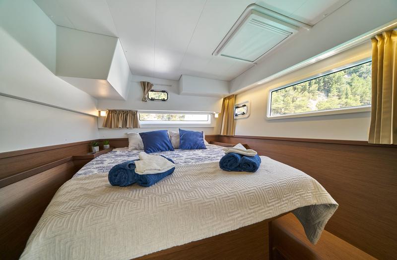 Book yachts online - catamaran - Lagoon 42 - AURA Luxury Crewed [AC saloon+cabins, Icemaker, Sea Scooter, Dinghy 20 HP] - rent
