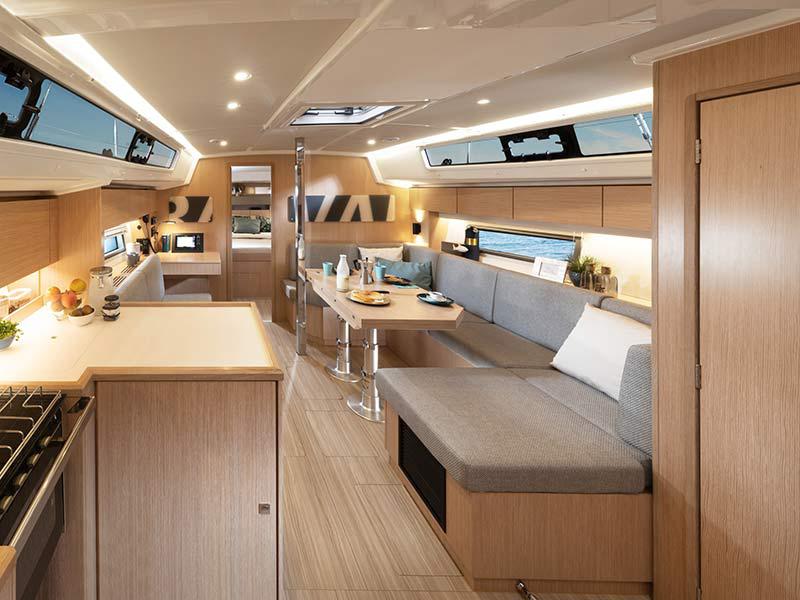 Book yachts online - sailboat - Bavaria C42 - Pepa - rent