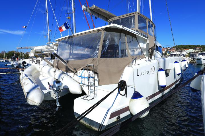 Book yachts online - catamaran - Lucia 40 - Floreanne - rent