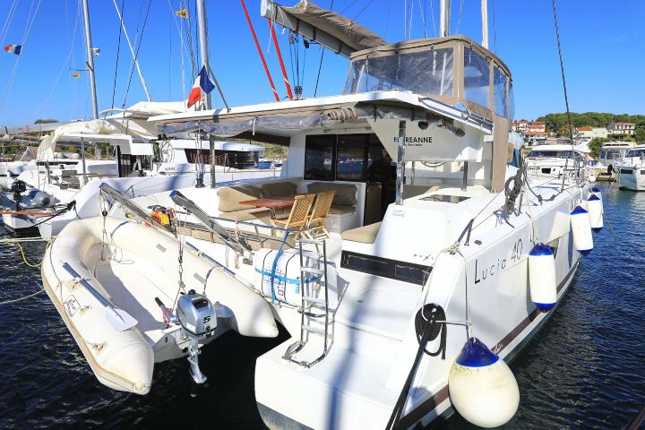 Book yachts online - catamaran - Lucia 40 - Floreanne - rent