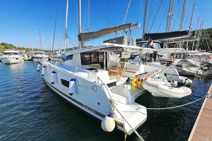 Book yachts online - catamaran - Lucia 40 - Floreanne - rent