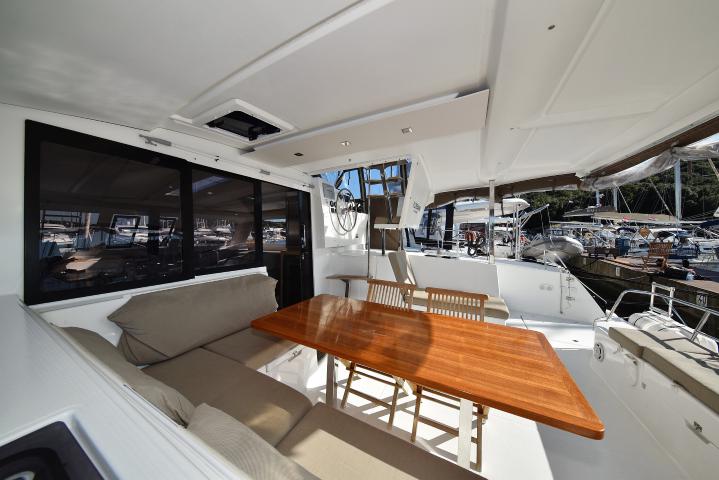 Book yachts online - catamaran - Lucia 40 - Floreanne - rent