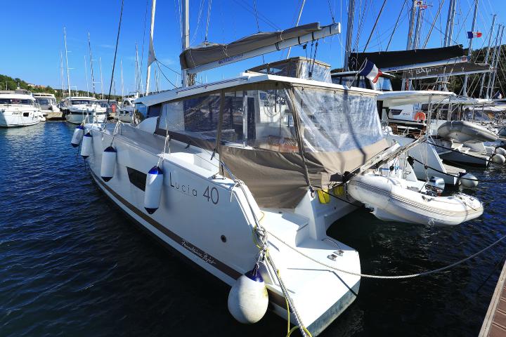 Book yachts online - catamaran - Lucia 40 - Floreanne - rent