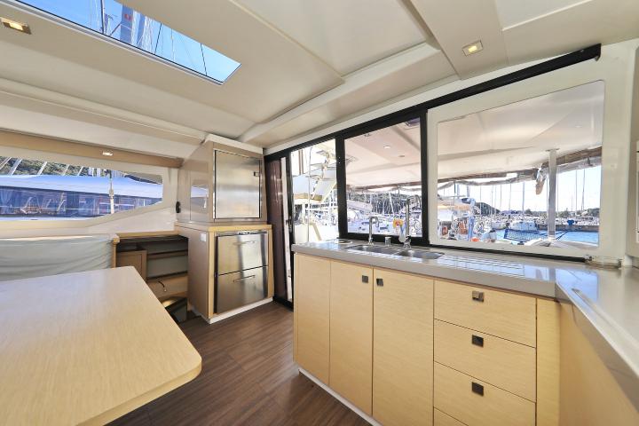 Book yachts online - catamaran - Lucia 40 - Floreanne - rent