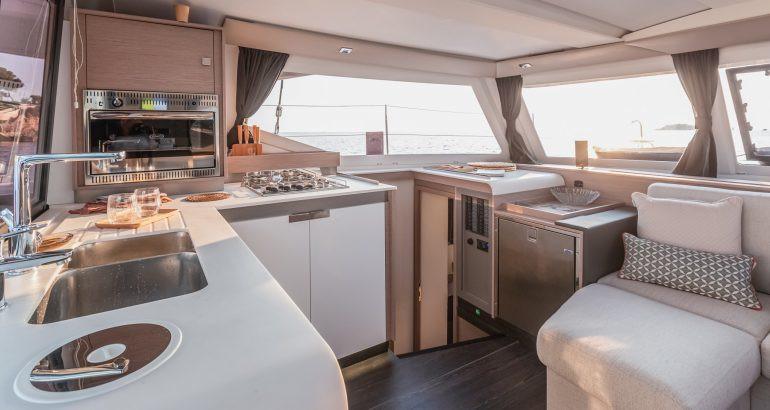 Book yachts online - catamaran - Isla 40 - Joy - rent