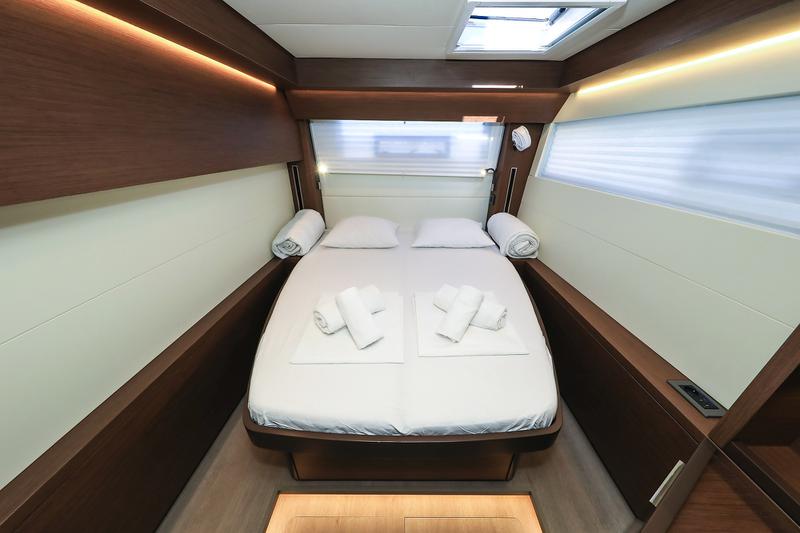 Book yachts online - catamaran - Lagoon 50 - LUX CAT Air Condition Generator Watermaker - rent