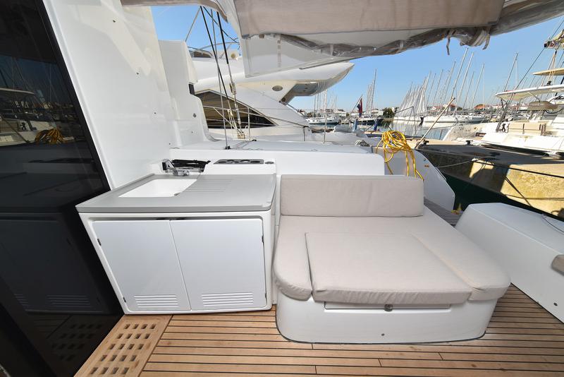 Book yachts online - catamaran - Lagoon 50 - LUX CAT Air Condition Generator Watermaker - rent