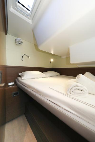 Book yachts online - catamaran - Lagoon 50 - LUX CAT Air Condition Generator Watermaker - rent
