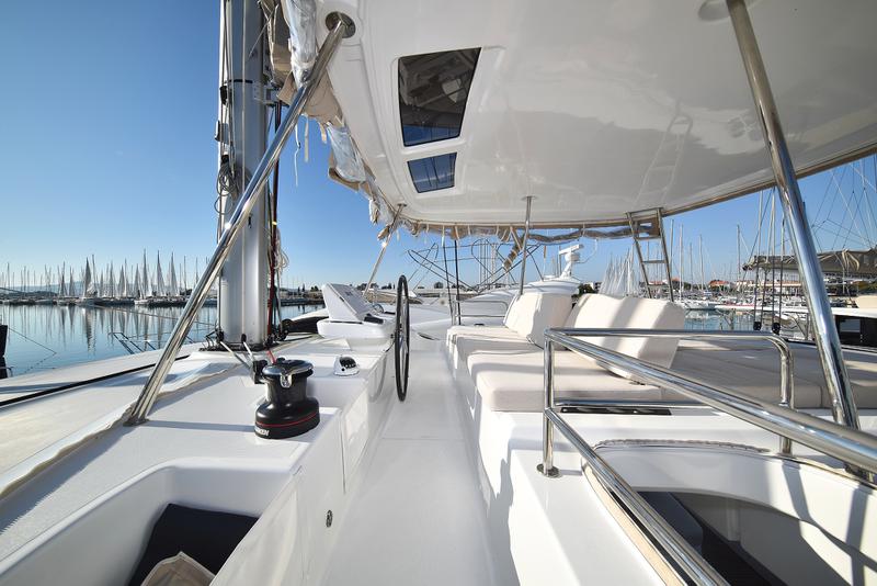 Book yachts online - catamaran - Lagoon 50 - LUX CAT Air Condition Generator Watermaker - rent