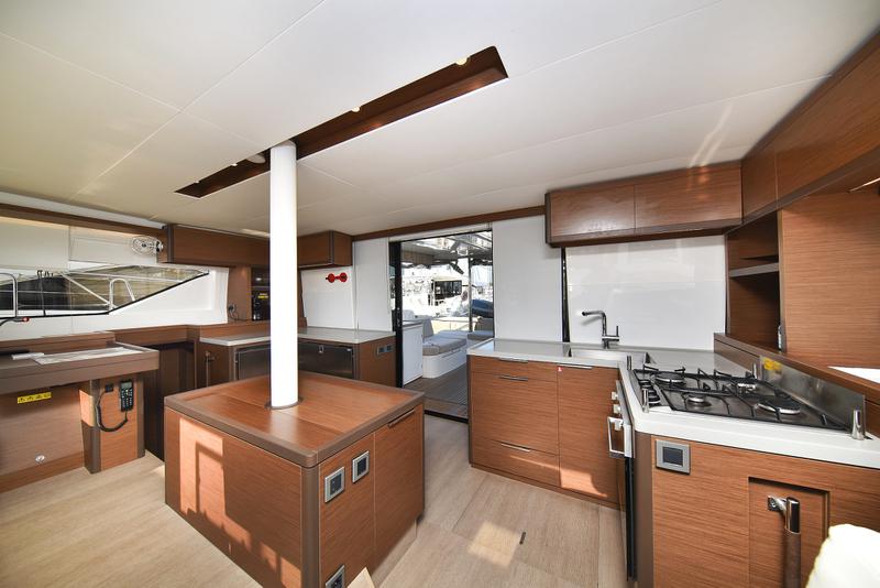 Book yachts online - catamaran - Lagoon 50 - LUX CAT Air Condition Generator Watermaker - rent