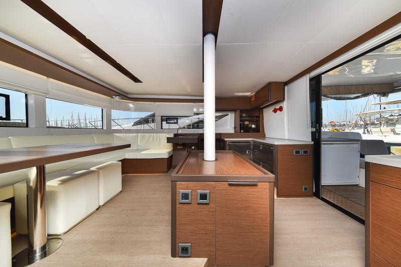 Book yachts online - catamaran - Lagoon 50 - LUX CAT Air Condition Generator Watermaker - rent