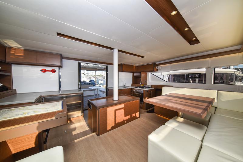 Book yachts online - catamaran - Lagoon 50 - LUX CAT Air Condition Generator Watermaker - rent