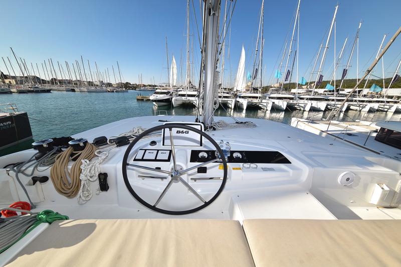 Book yachts online - catamaran - Lagoon 46 - MIDLIFE CRISIS Air Condition Generator Watermaker - rent
