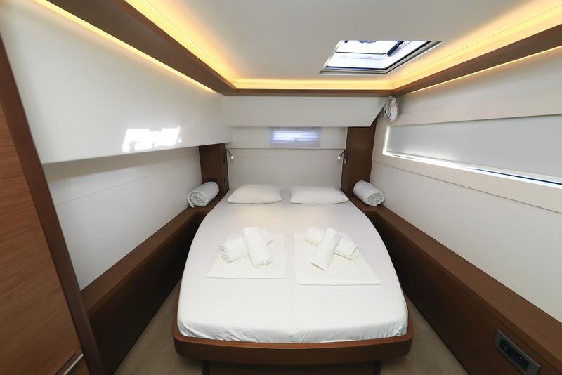 Book yachts online - catamaran - Lagoon 46 - MIDLIFE CRISIS Air Condition Generator Watermaker - rent