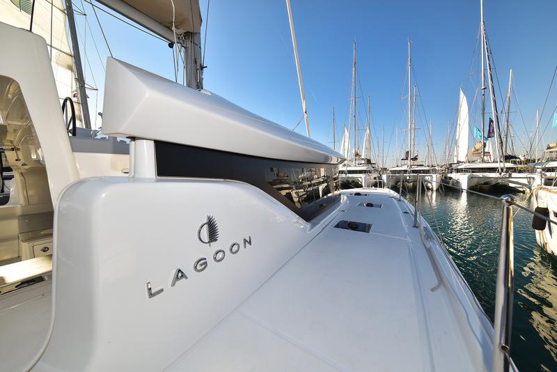 Book yachts online - catamaran - Lagoon 46 - MIDLIFE CRISIS Air Condition Generator Watermaker - rent