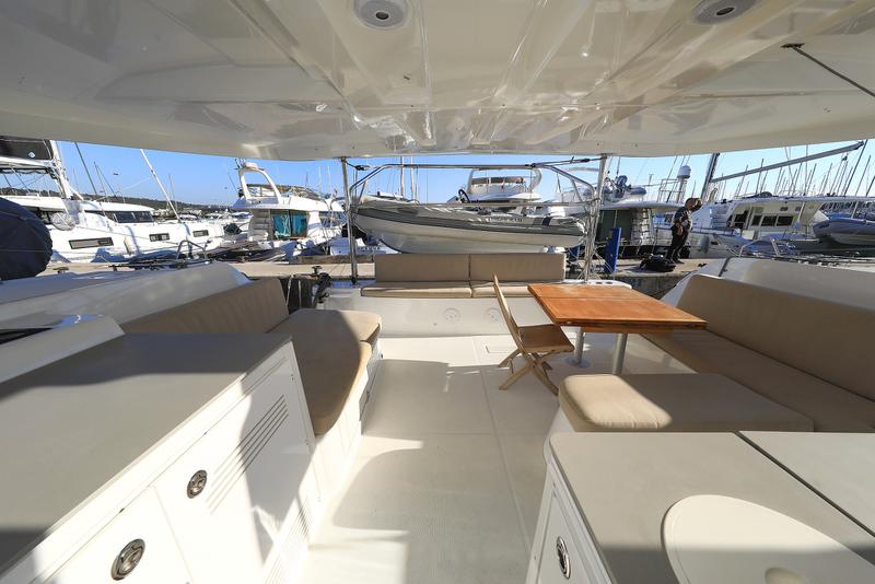 Book yachts online - catamaran - Lagoon 46 - MIDLIFE CRISIS Air Condition Generator Watermaker - rent