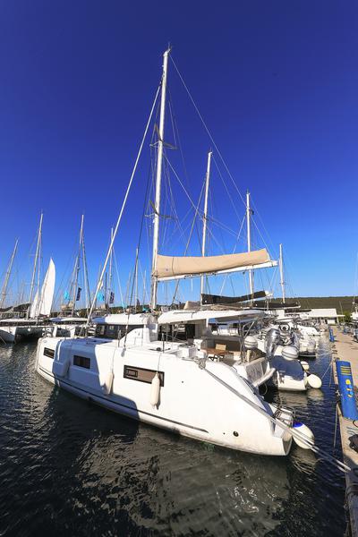 Book yachts online - catamaran - Lagoon 46 - MIDLIFE CRISIS Air Condition Generator Watermaker - rent