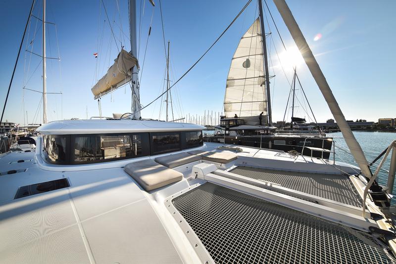 Book yachts online - catamaran - Lagoon 46 - MIDLIFE CRISIS Air Condition Generator Watermaker - rent