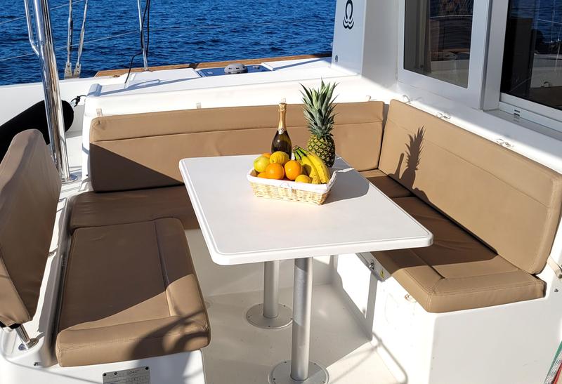 Book yachts online - catamaran - Lagoon 39 - PULPO - rent