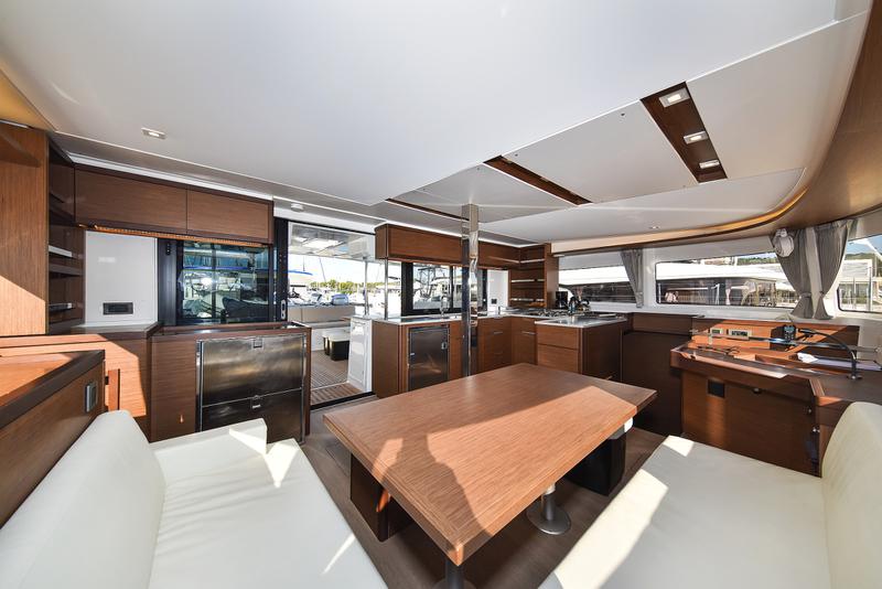 Book yachts online - catamaran - Lagoon 46 - MAJESTIC Air Condition Generator Watermaker - rent
