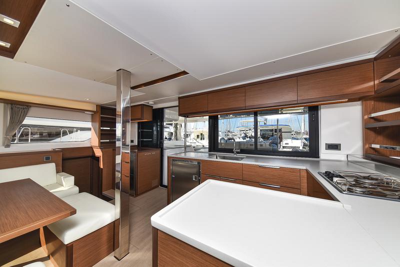 Book yachts online - catamaran - Lagoon 46 - MAJESTIC Air Condition Generator Watermaker - rent