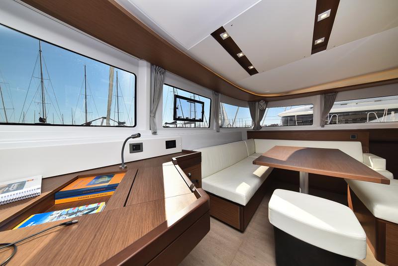 Book yachts online - catamaran - Lagoon 46 - MAJESTIC Air Condition Generator Watermaker - rent