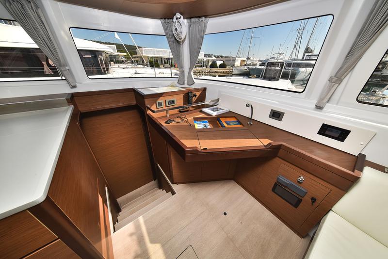 Book yachts online - catamaran - Lagoon 46 - MAJESTIC Air Condition Generator Watermaker - rent