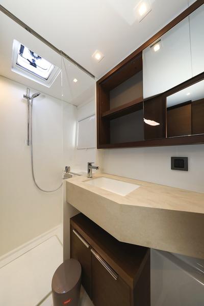 Book yachts online - catamaran - Lagoon 46 - MAJESTIC Air Condition Generator Watermaker - rent
