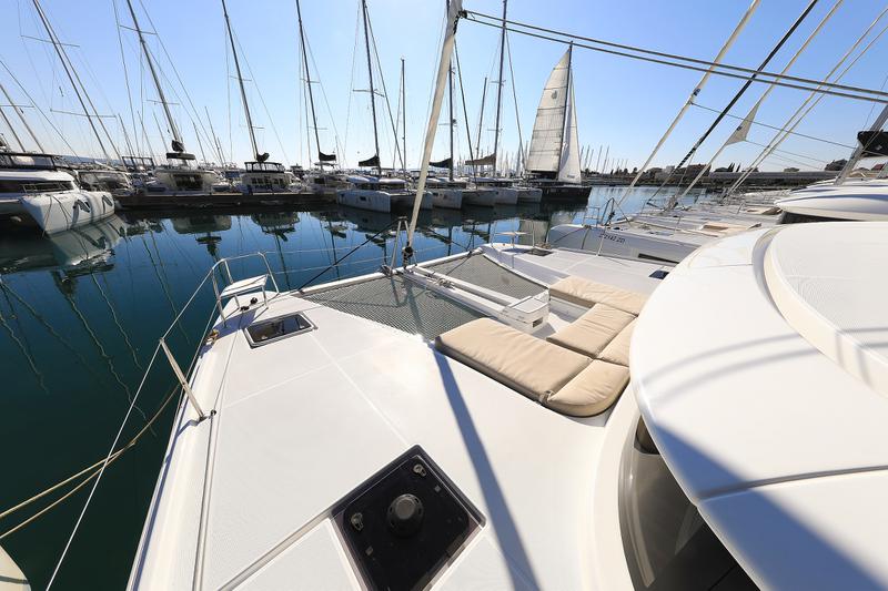 Book yachts online - catamaran - Lagoon 46 - MAJESTIC Air Condition Generator Watermaker - rent