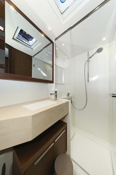 Book yachts online - catamaran - Lagoon 46 - MAJESTIC Air Condition Generator Watermaker - rent