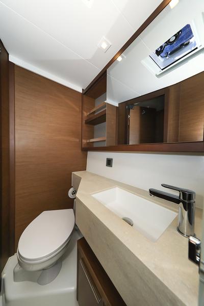 Book yachts online - catamaran - Lagoon 46 - MAJESTIC Air Condition Generator Watermaker - rent