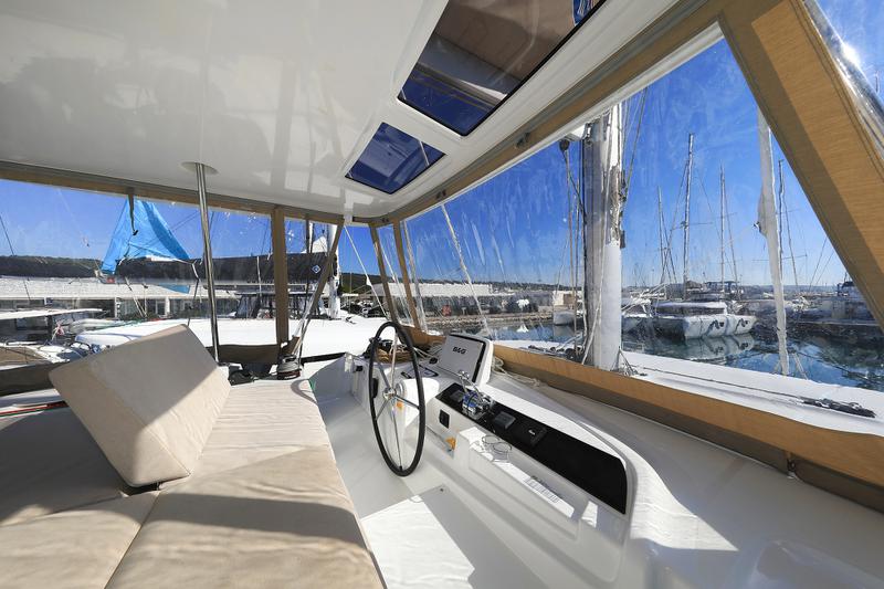 Book yachts online - catamaran - Lagoon 46 - MAJESTIC Air Condition Generator Watermaker - rent