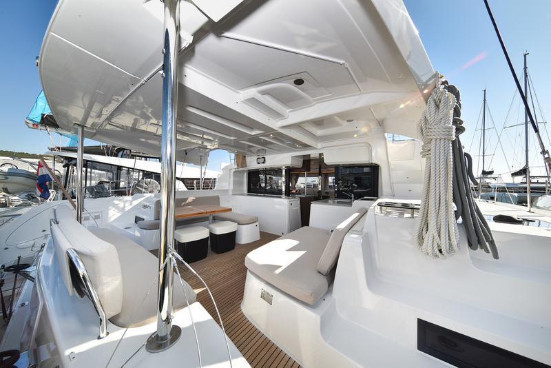 Book yachts online - catamaran - Lagoon 46 - MAJESTIC Air Condition Generator Watermaker - rent