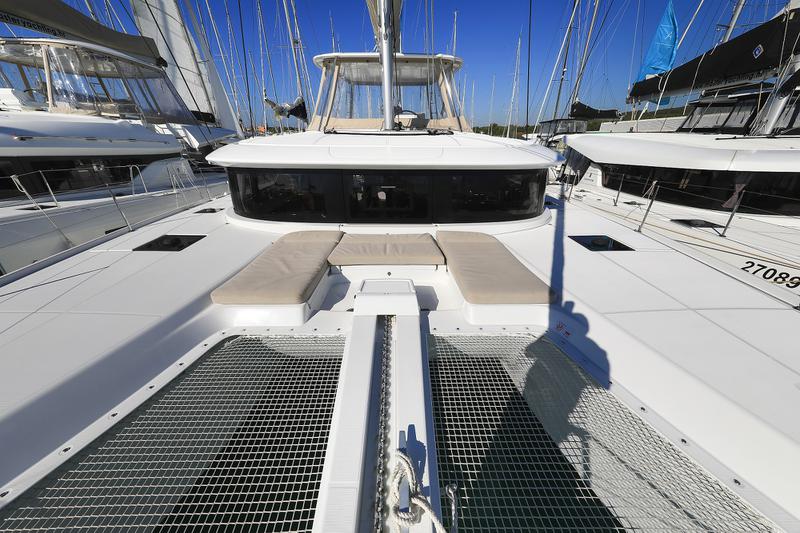 Book yachts online - catamaran - Lagoon 46 - MAJESTIC Air Condition Generator Watermaker - rent