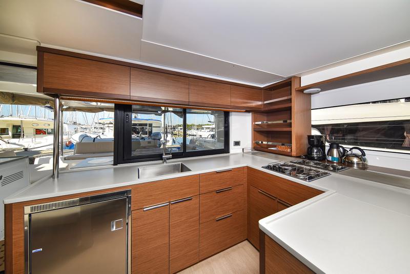 Book yachts online - catamaran - Lagoon 46 - MAJESTIC Air Condition Generator Watermaker - rent
