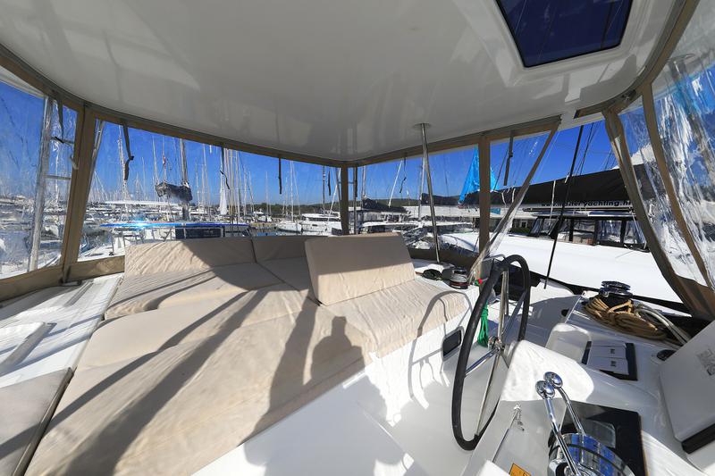 Book yachts online - catamaran - Lagoon 46 - MAJESTIC Air Condition Generator Watermaker - rent