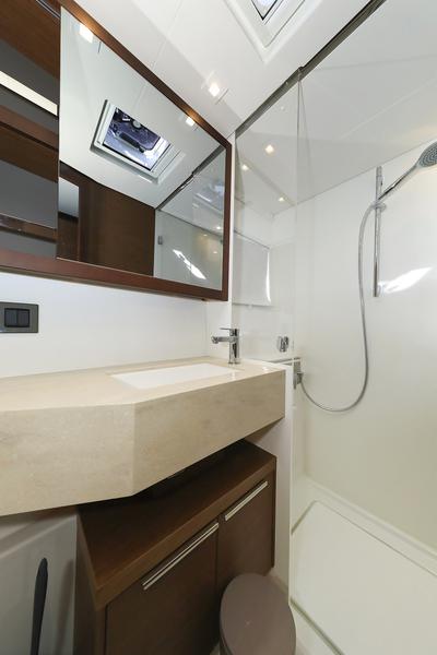 Book yachts online - catamaran - Lagoon 46 - MAJESTIC Air Condition Generator Watermaker - rent