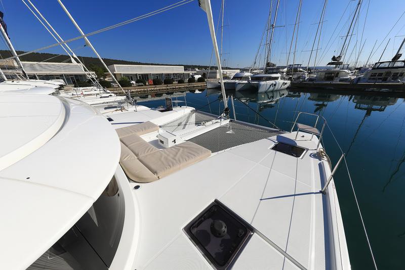 Book yachts online - catamaran - Lagoon 46 - MAJESTIC Air Condition Generator Watermaker - rent