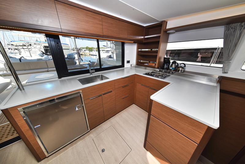 Book yachts online - catamaran - Lagoon 46 - MAJESTIC Air Condition Generator Watermaker - rent