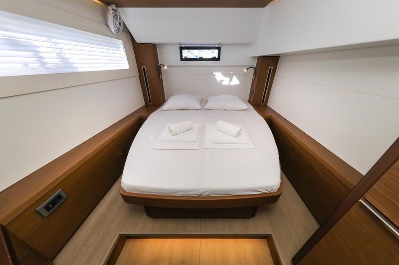 Book yachts online - catamaran - Lagoon 46 - MAJESTIC Air Condition Generator Watermaker - rent