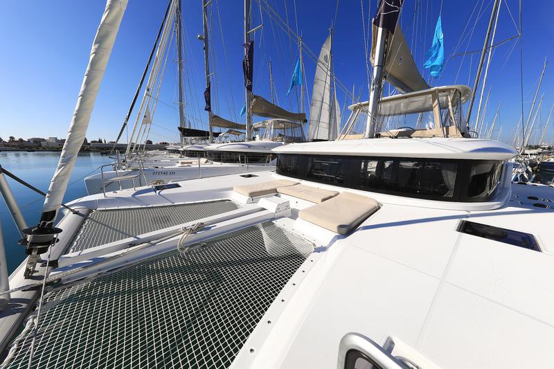Book yachts online - catamaran - Lagoon 46 - MAJESTIC Air Condition Generator Watermaker - rent