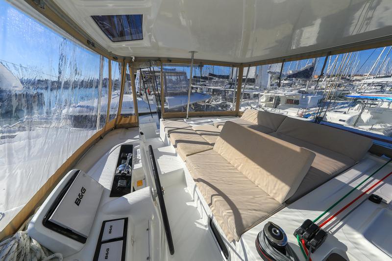 Book yachts online - catamaran - Lagoon 46 - MAJESTIC Air Condition Generator Watermaker - rent