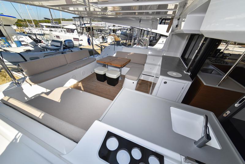 Book yachts online - catamaran - Lagoon 46 - MAJESTIC Air Condition Generator Watermaker - rent
