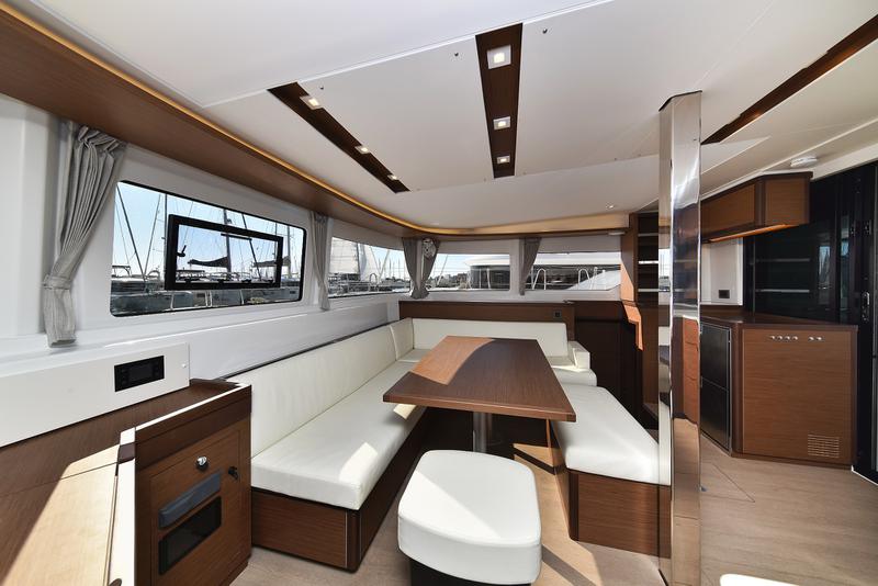 Book yachts online - catamaran - Lagoon 46 - MAJESTIC Air Condition Generator Watermaker - rent