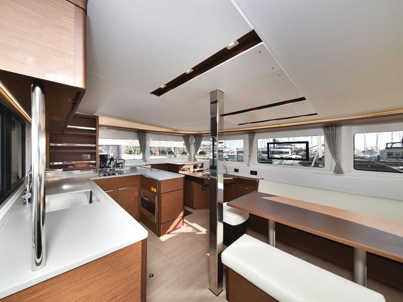Book yachts online - catamaran - Lagoon 46 - MAJESTIC Air Condition Generator Watermaker - rent
