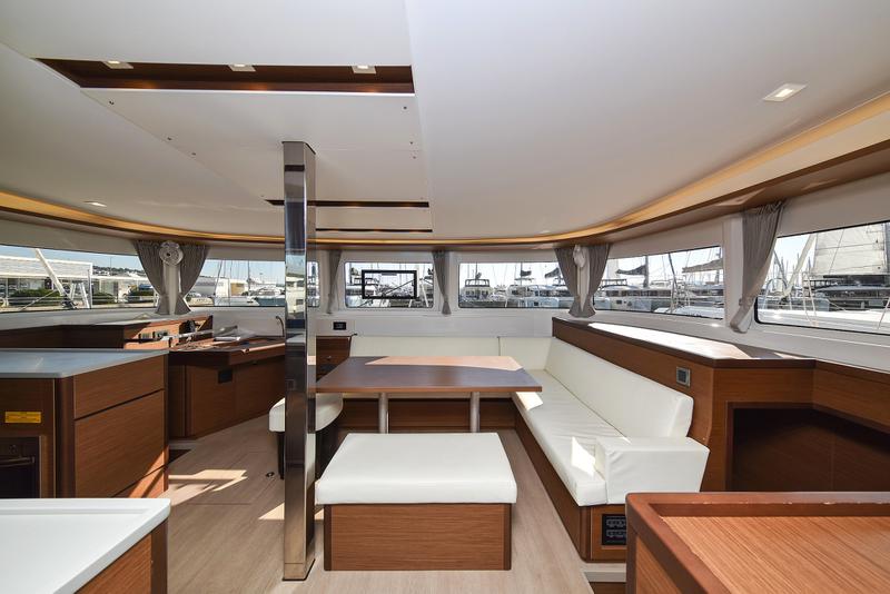 Book yachts online - catamaran - Lagoon 46 - MAJESTIC Air Condition Generator Watermaker - rent