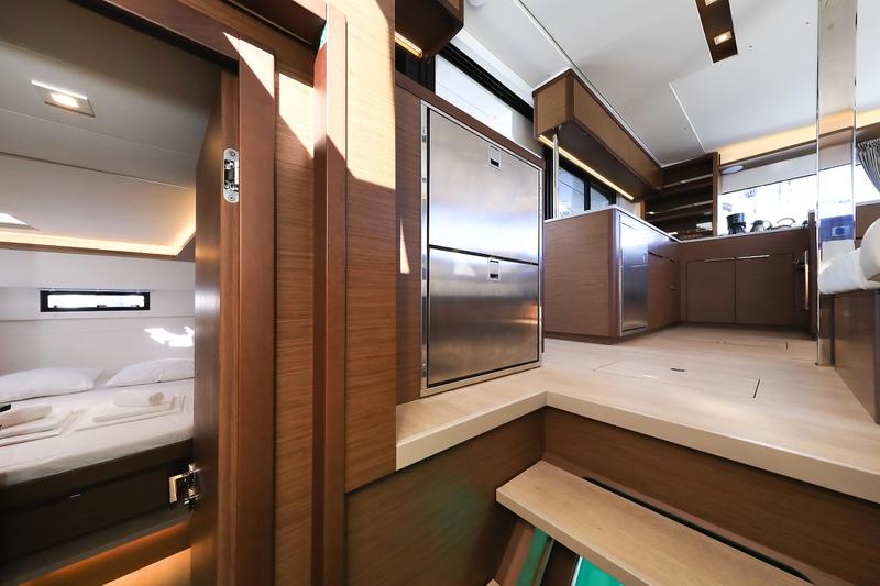 Book yachts online - catamaran - Lagoon 46 - MAJESTIC Air Condition Generator Watermaker - rent