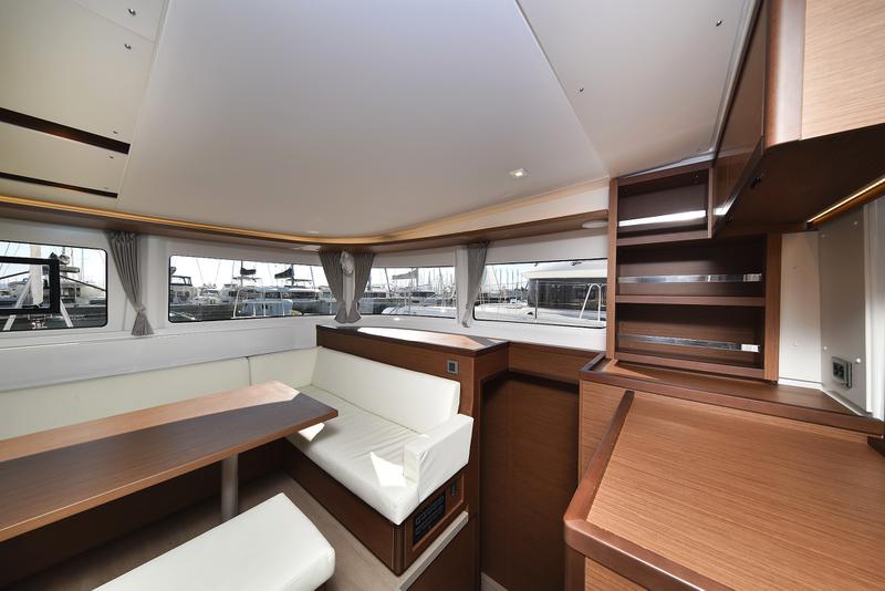 Book yachts online - catamaran - Lagoon 46 - MAJESTIC Air Condition Generator Watermaker - rent