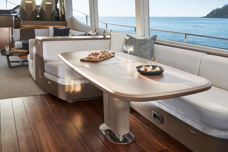 Book yachts online - motorboat - Princess Y72 - no name - rent