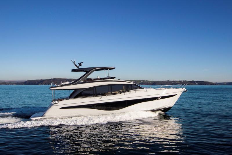 Book yachts online - motorboat - Princess Y72 - no name - rent